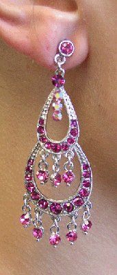 Aretes largos los más llamativos y glamorosos para las fiestas de fin de año Foto 12