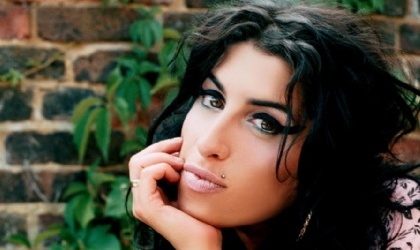 �Arte o tonter�a? Venden cuadro de Amy Winehouse hecho con su sangre