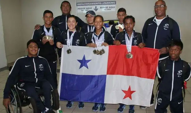 Llegan atletas a Panam llenos de medallas de oro