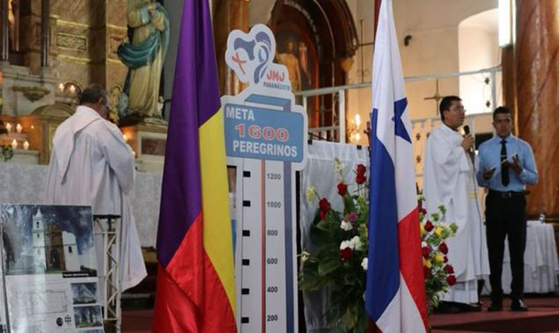 Colocar la bandera del Partido Panameista durante una eucarista genera controversias en las redes sociales