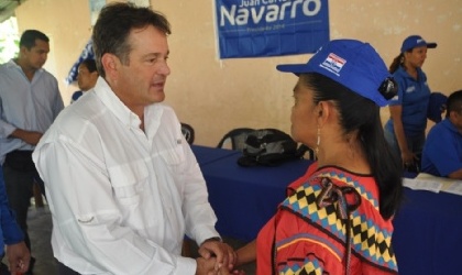 Navarro reitera apoyo vertical a productores