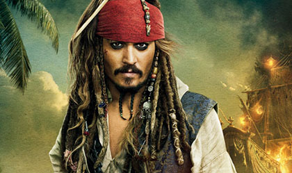 Johnny Depp sorprende en Disneyland vestido de Jack Sparrow