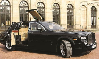 Luis Miguel se vio manejando el Rolls Royce sobre el cual existe una orden de embargo