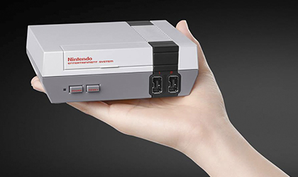 La compaa Nintendo lanza la consola NES en versin mini