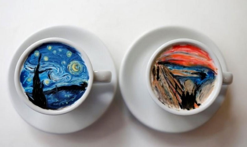Camarero en Corea del Sur crea obras de artes en tazas de caf