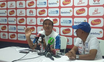 Jorge Luis Pinto le llam la atencin el Cuarteto Arbitral para el partido de Panam-Honduras
