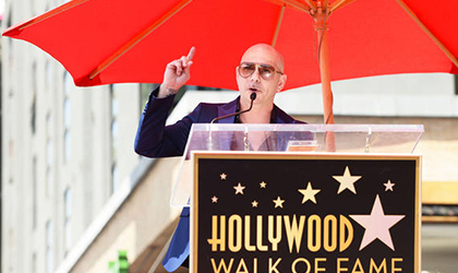 Pitbull mostr su estrella en el Paseo de la Fama de Hollywood