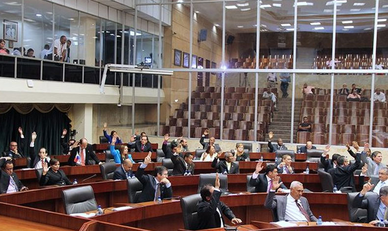 Diputados denuncian presiones en la Asamblea Nacional