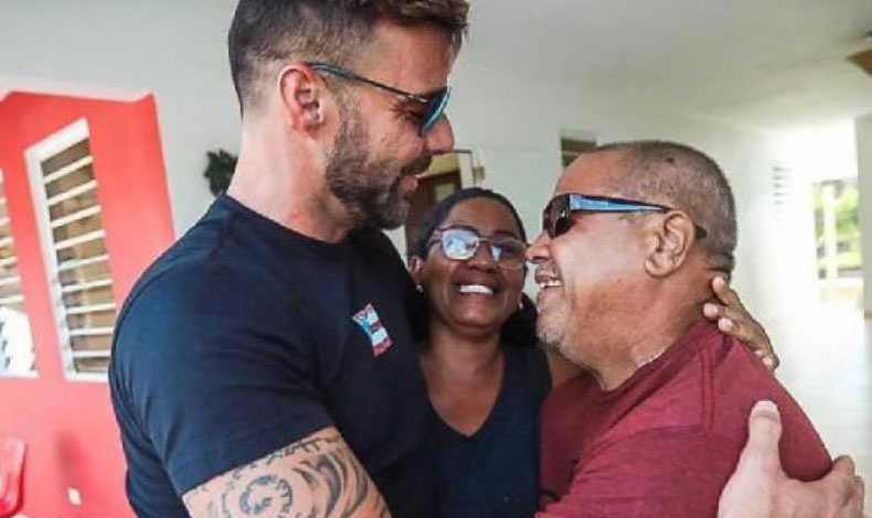 Ricky Martin entrega tres residencias a damnificados en Puerto Rico