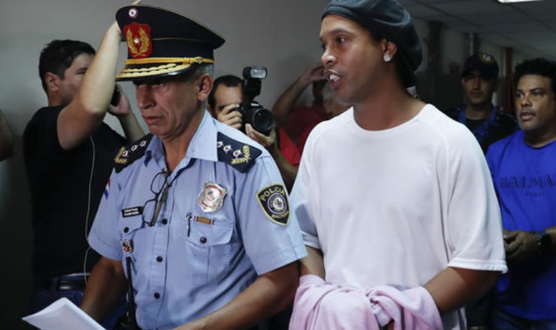 Ronaldinho sale de prisin y continuar en arresto domiciliario