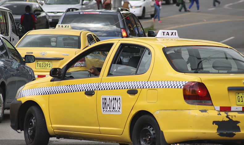 ATTT evaluar levantar medida de pares y nones a taxis segn de movimiento de personas