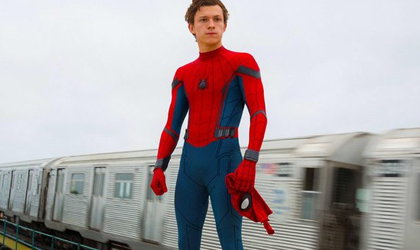 La increble entrada de Tom Holland a la alfombra roja en el estreno de Spider-Man: Homecoming