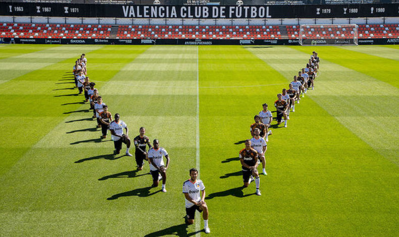 FC Valencia rinde homenaje a la memoria de George Floyd