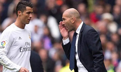 Zidane llama a Cristiano Ronaldo para convencerlo que se quede en el Real Madrid