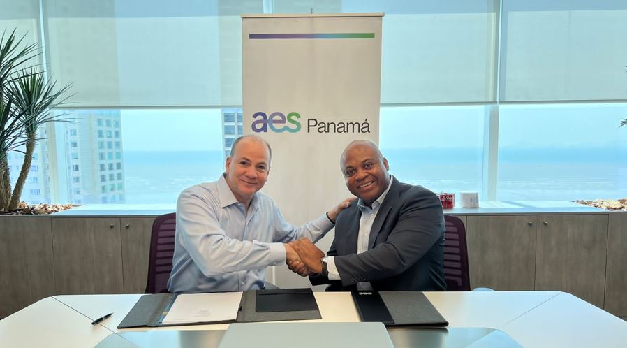 AES Panam firma del convenio con Biorrefinera Ciudad Dorada