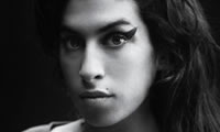 Winehouse muri� por consumir mucho alcohol