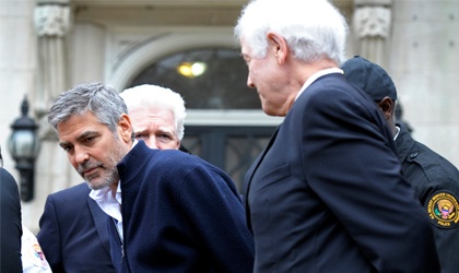 Arrestan a George Clooney en medio de una protesta en Sudn