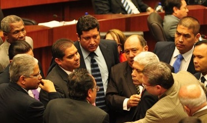 Trifulca en Asamblea Nacional por la Sala V