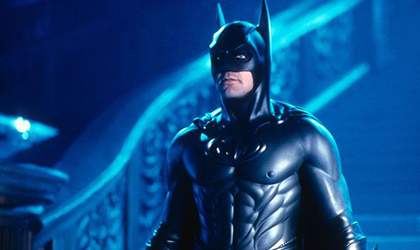 Joel Schumacher se disculpa con los fans por el fracaso de Batman & Robin