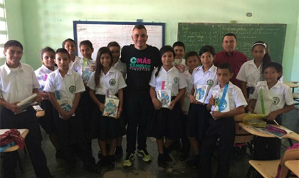 Kits escolares para estudiantes en Herrera
