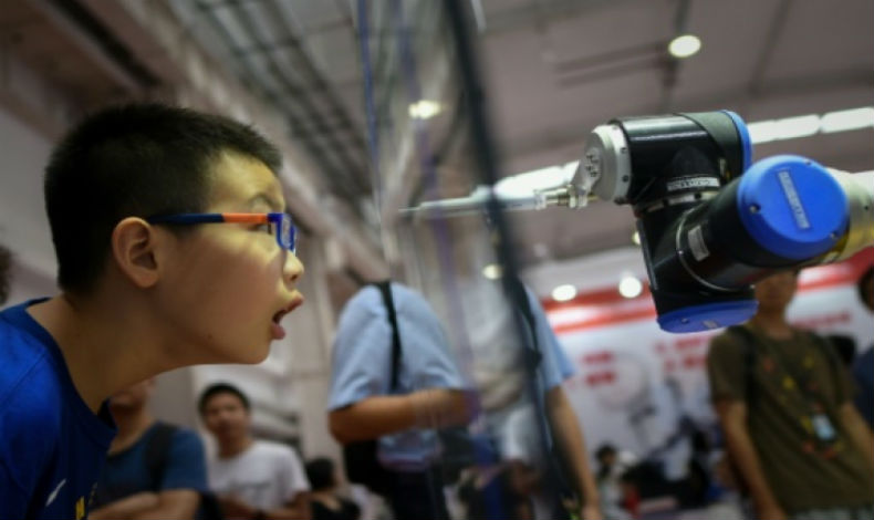 China presenta robots mdicos,profesores y guerreros