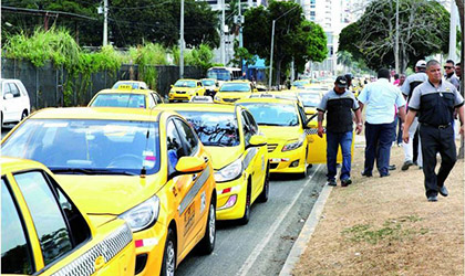 La ATTT interpone demandas contra las empresas extranjeras de taxis
