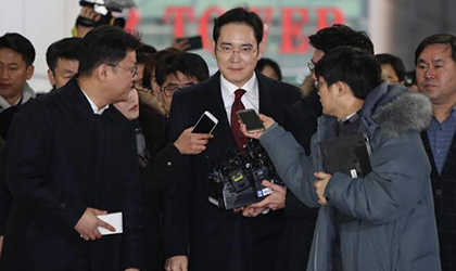 Corea del Sur emite orden de arresto al vicepresidente de Samsung
