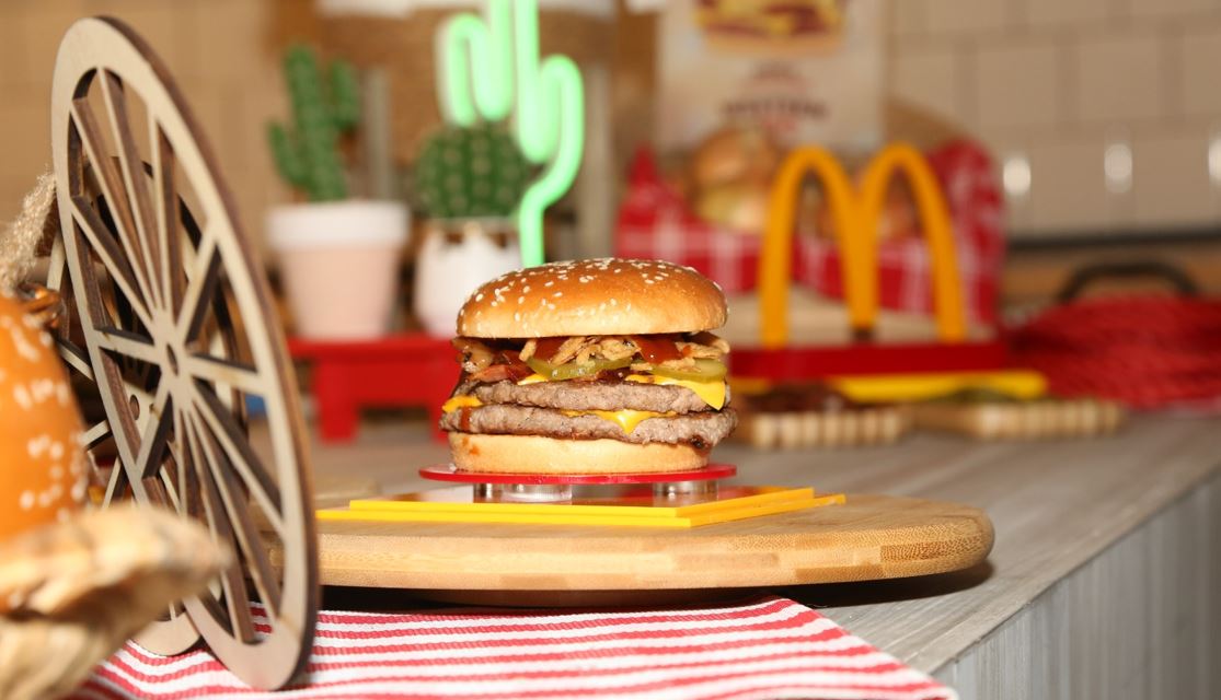 McDonalds celebra el lanzamiento oficial de su nueva hamburguesa Cuarto de libra Western BBQ