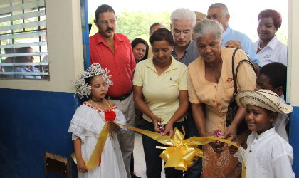 Ministro de Gobierno de Panam inaugura obras en Darin