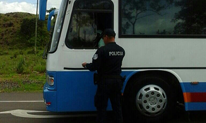Polica de Turismo de Veraguas sorprende a tres extranjeros trabajando ilegalmente