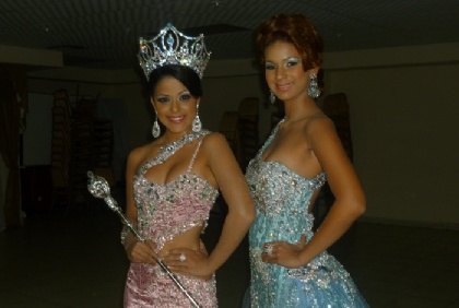 Calle Arriba de Las Tablas presenta oficialmente a Madelaine Gonz�lez Vel�squez