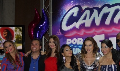 Fotos de la conferencia de Cantando por un Sue�o