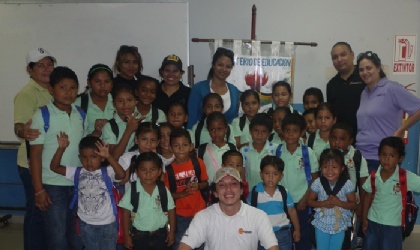 LatinOL dona tiles escolares a una escuela primaria en Santa Clara