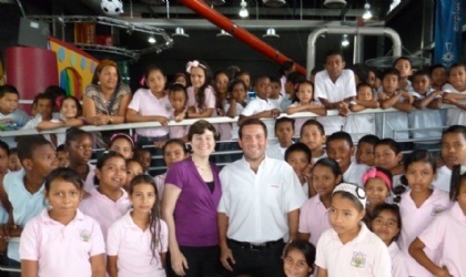 Bah�a Motors apadrina a ni�os en el quehacer cient�fico y art�stico