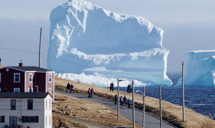 El enorme iceberg que se ancl en Canad