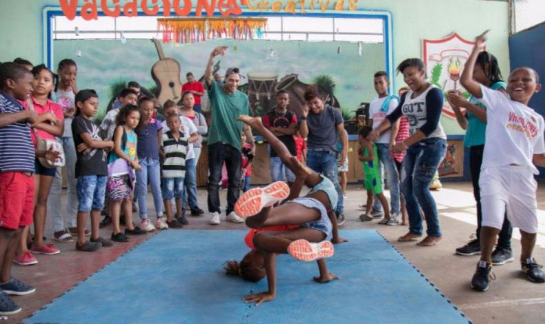 Jvenes representaran a Panam bailando break dancing