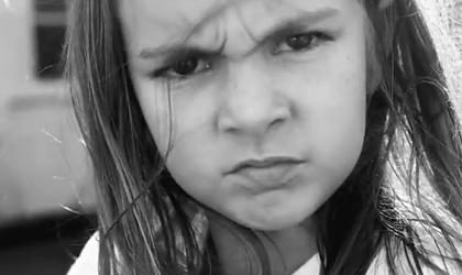 Ni�a de 8 a�os canta su primera cancion Metal