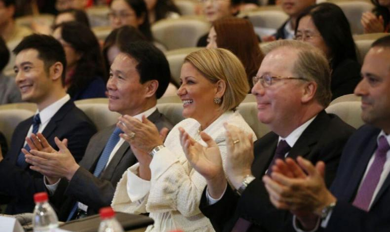 Primera Dama participa en evento en Beijing