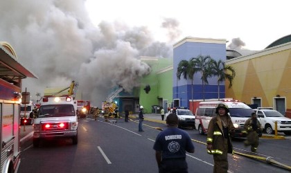 Fotos del incendio de ayer de la tienda Madison en Albrook