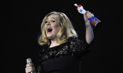Reconocen a Adele como la Mejor Compositora del ao