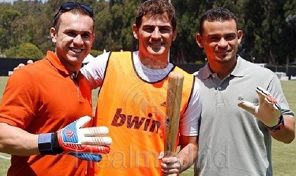 Jugadores del Real Madrid, se relajan jugando b�isbol en Arizona