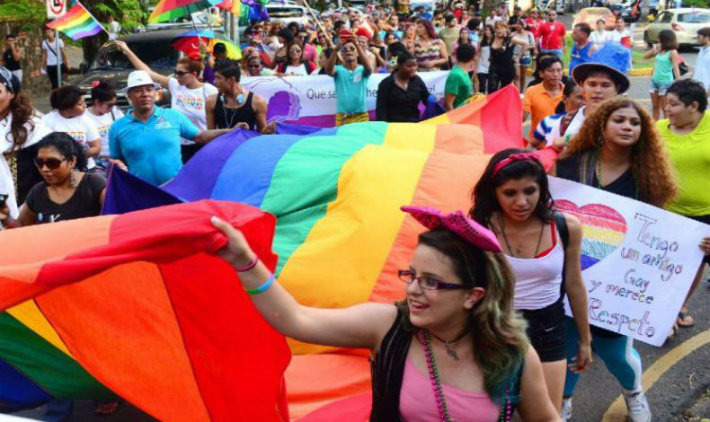 Confederacin Nacional de Padres de Familia de Panam rechazan izada de bandera LGTBI