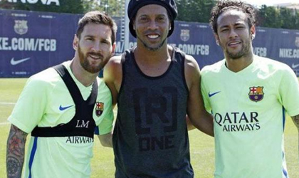 Ronaldinho sorprendi a sus ex compaeros en una visita a los entrenamientos del Barcelona