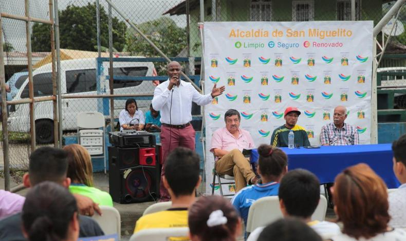 Alcalde de San Miguelito sostuvo reunin con residentes de Pan de Azcar