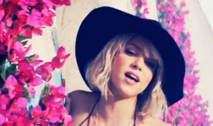 Shakira lanza su nuevo v�deo Addicted to You