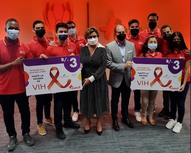 +Mvil junto al MINSA celebraron la liberacin de 1millon de tarjetas prepagadas alusivas a la lucha contra el VIH/SIDA