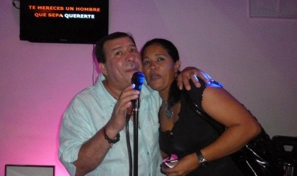 Tito Rojas parkeo en Panam y cant hasta en Karaoke