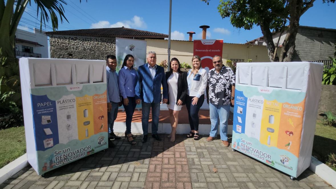 La Alcalda de La Chorrera recibe contenedores de reciclaje por parte de Veolia  Panam impactando al programa Municipio Verde