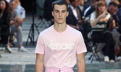 Versace muestra nueva coleccin de ropa deportiva