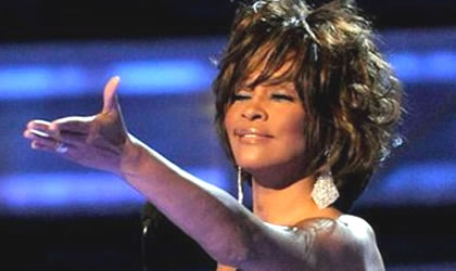 Whitney Houston muri ahogada por efectos de la cocaina